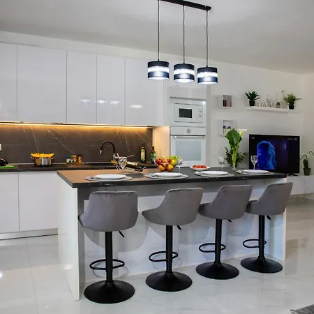 Lucy Apartment *
