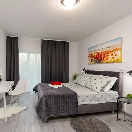 Lucy Apartment *