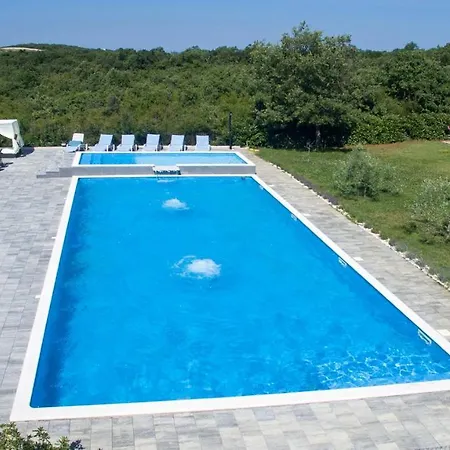 Lucy Апартаменты