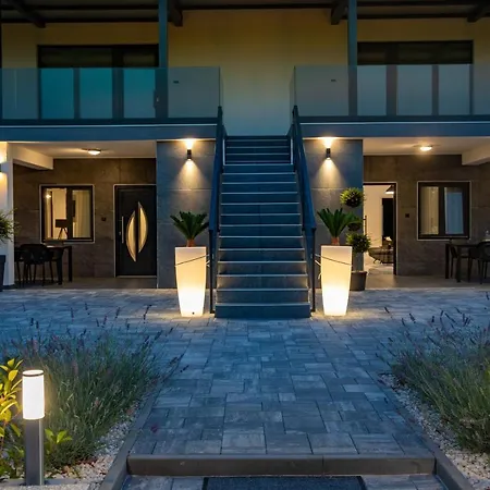 Lucy Апартаменты Ровинь
