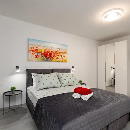 Lucy Апартаменты