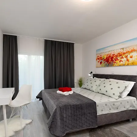 Lucy Апартаменты Ровинь