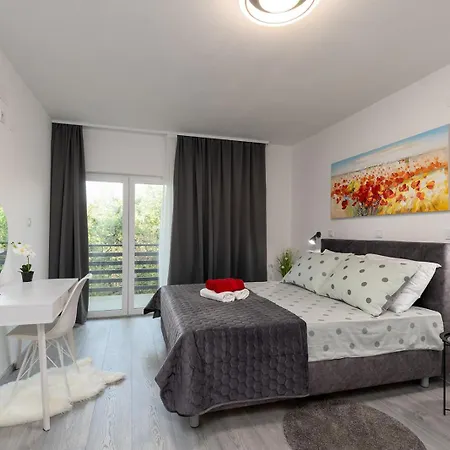 Апартаменты Lucy Ровинь