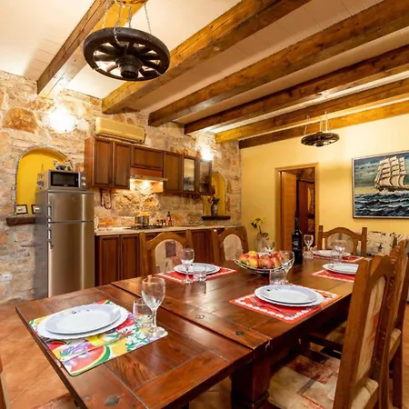 Lucy Апартаменты