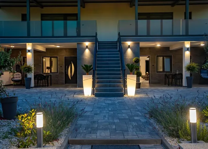 Lucy 아파트 로비니